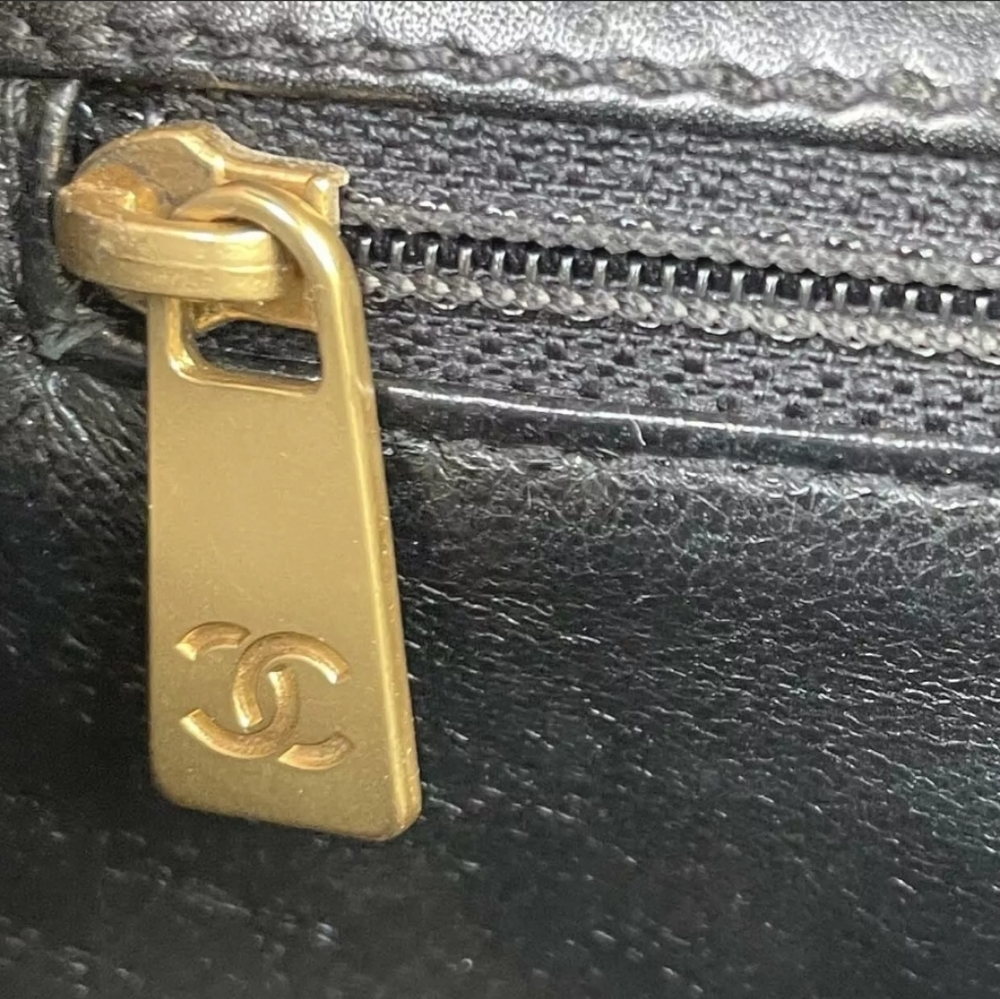 🚨Sale! 🎉HP🎉CHANEL SO BLACK Flap Bag Black White Hardware Rare! 🦄 Vintage - Picture 7 of 16
